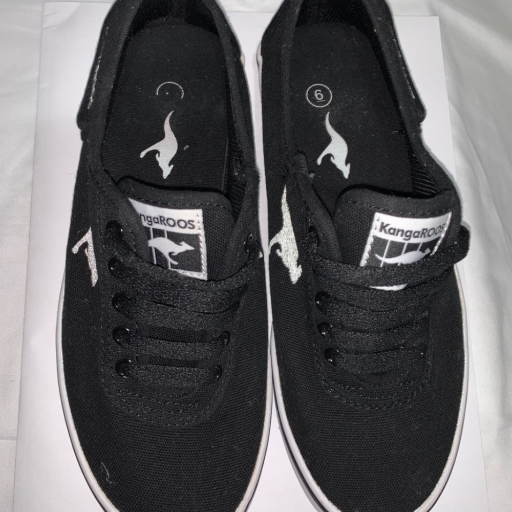 CHECK DESCRIPTION -- KANGAROOS SNEAKERS